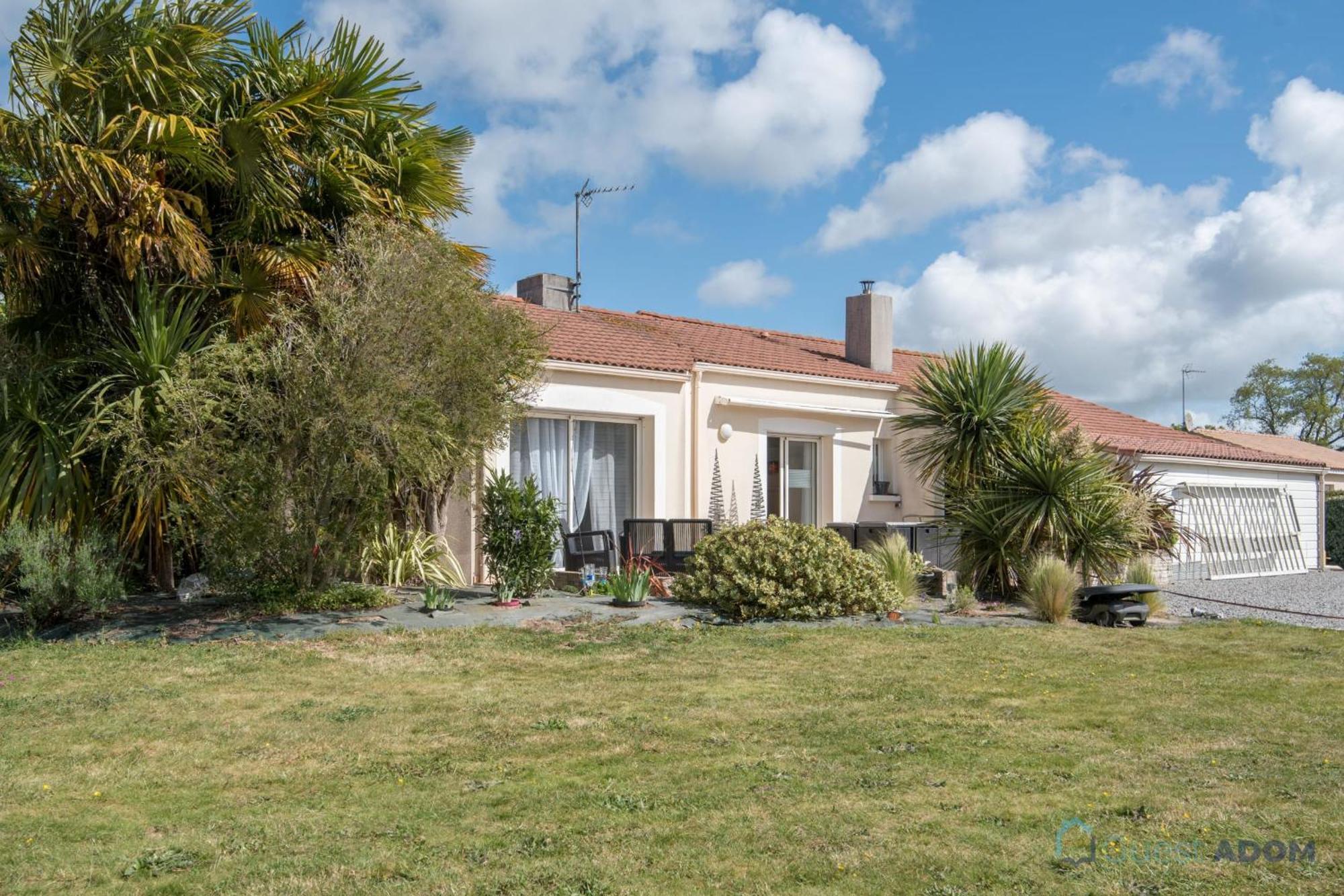 Grande maison avec jardin Chauvé Extérieur photo