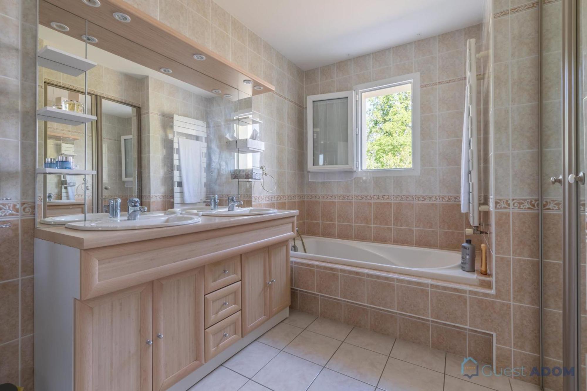Grande maison avec jardin Chauvé Extérieur photo