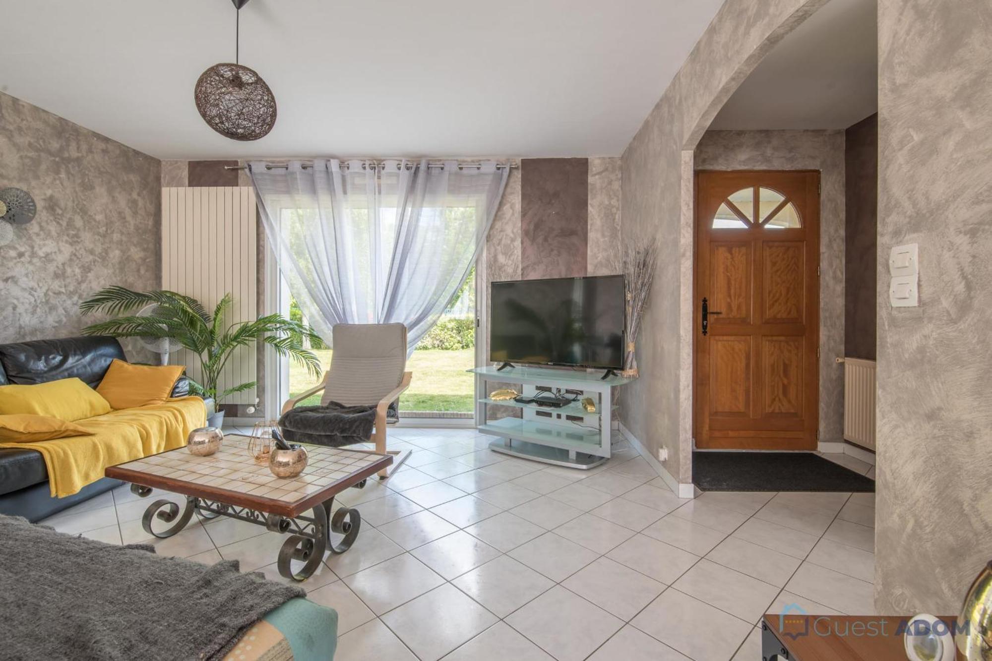 Grande maison avec jardin Chauvé Extérieur photo